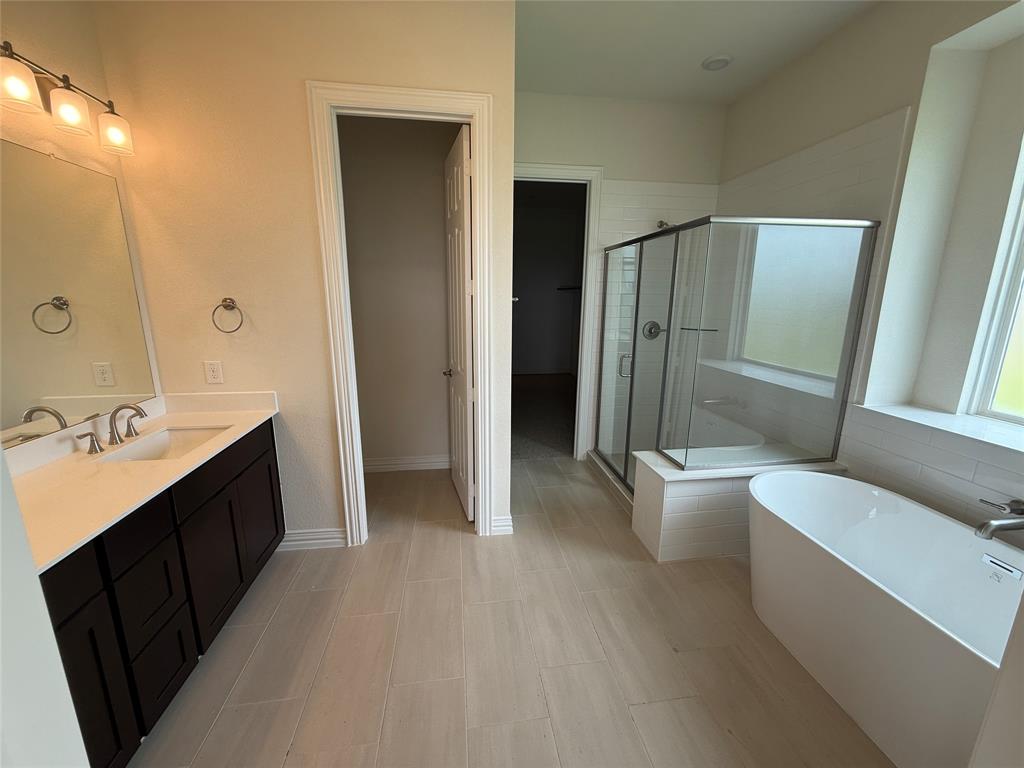 208 Slimp Bluff Azle, TX 76020 - Photo 12 of 26 Primary bathroom