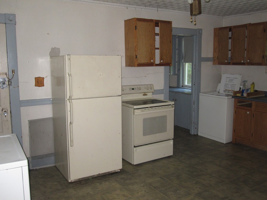 20-22 Ridgewood Avenue Holyoke, MA 01040 - Photo 3 of 13 Gallery Image 3