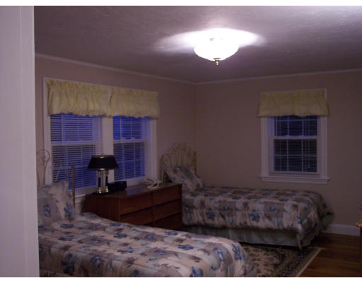 16 Rustlewood Road Boston, MA 02132 - Photo 5 of 6