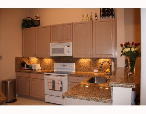 17227 Boca Club Boulevard, Unit 2 Boca Raton, FL 33487 - Photo 3 of 10 Kitchen