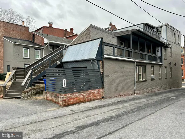 $2,300 | 225 East King Street, Unit 1, Lancaster, PA 17602