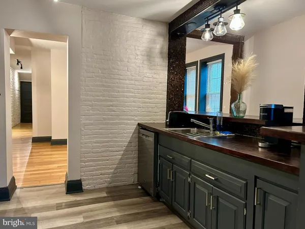 $2,300 | 225 East King Street, Unit 1, Lancaster, PA 17602