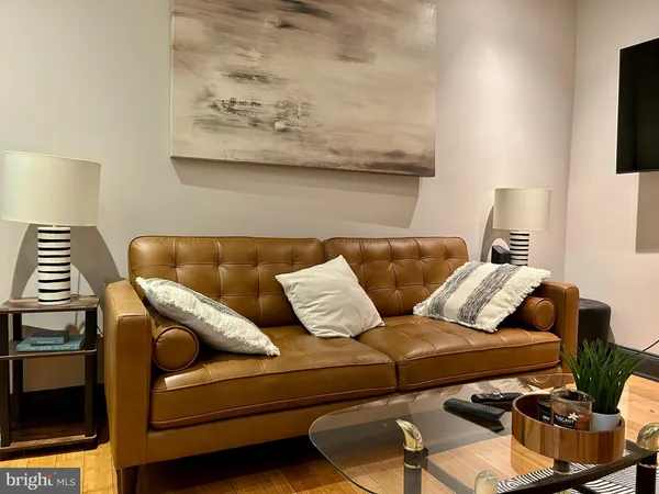 $2,300 | 225 East King Street, Unit 1, Lancaster, PA 17602