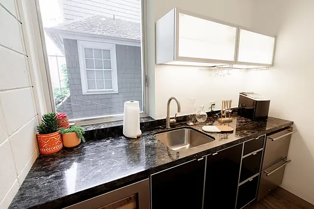 $13,500 | 4904 South Shepherd Drive, Houston, TX 77098