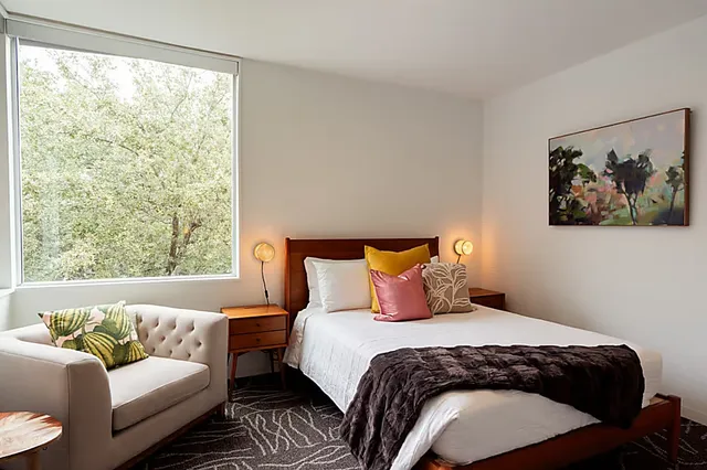 $13,500 | 4904 South Shepherd Drive, Houston, TX 77098