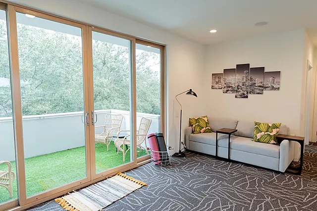 $13,500 | 4904 South Shepherd Drive, Houston, TX 77098