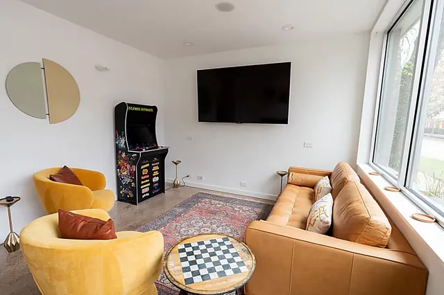 $13,500 | 4904 South Shepherd Drive, Houston, TX 77098