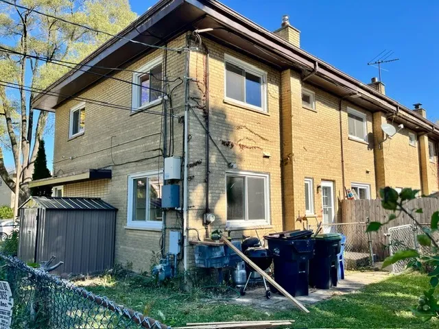 a front view of house with yard