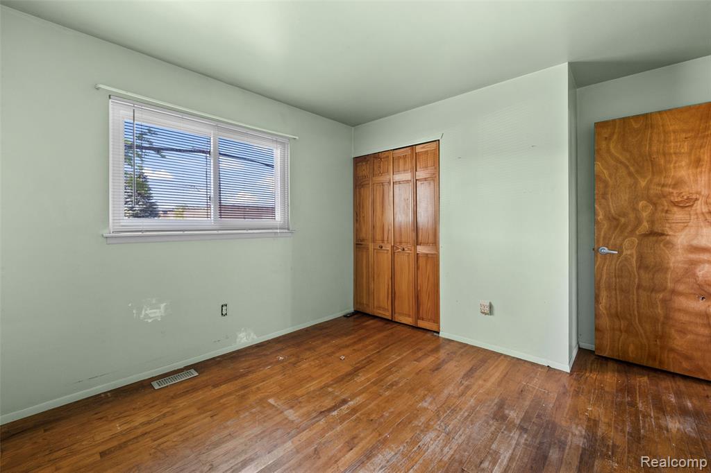 15641 Common Road Roseville, MI 48066 - Photo 24 of 32
