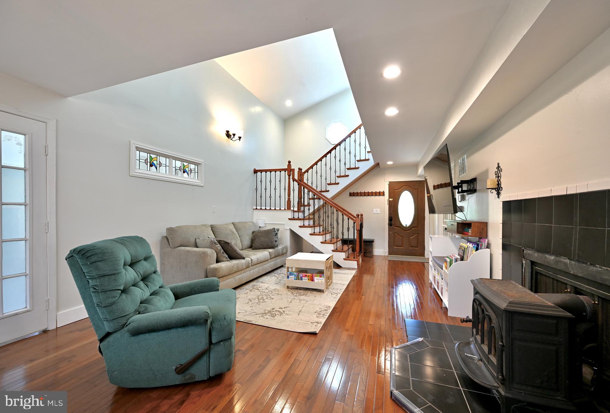 651 Walton Road Huntingtown, MD 20639 - Photo 12 of 58 The living room