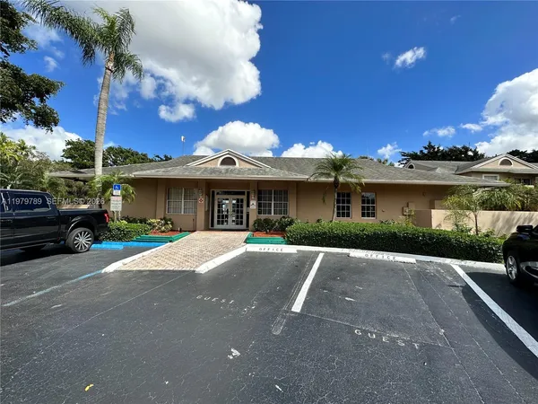 $1,875 | 1941 Northwest 96th Terrace, Unit 8B, Pembroke Pines, FL 33024