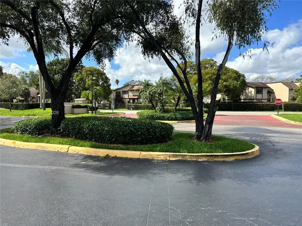 $1,875 | 1941 Northwest 96th Terrace, Unit 8B, Pembroke Pines, FL 33024