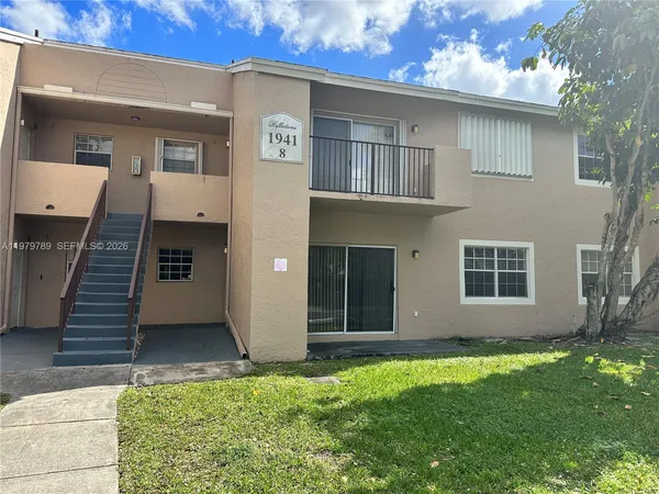 $1,875 | 1941 Northwest 96th Terrace, Unit 8B, Pembroke Pines, FL 33024