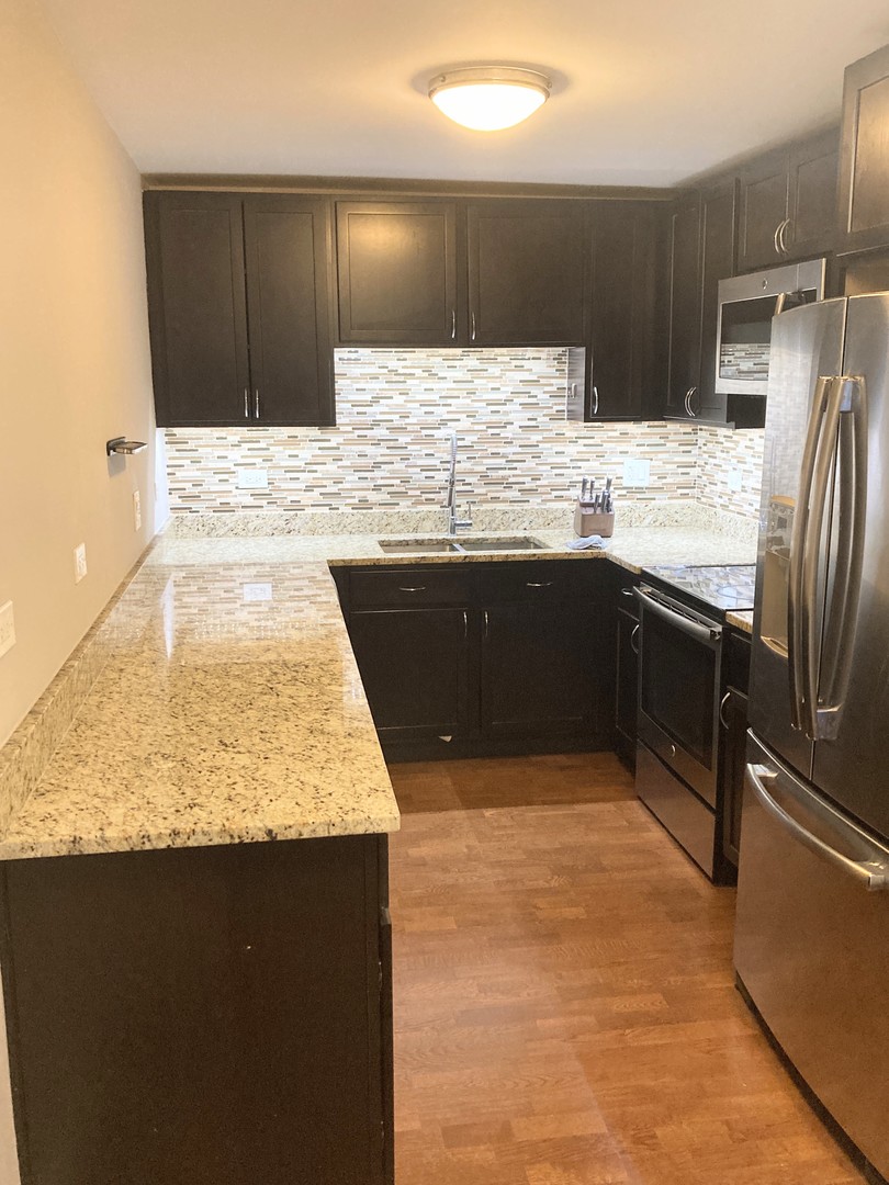 3033 North Sheridan Road, Unit 903 Chicago, IL 60657 - Photo 2 of 12 Gallery Image 2