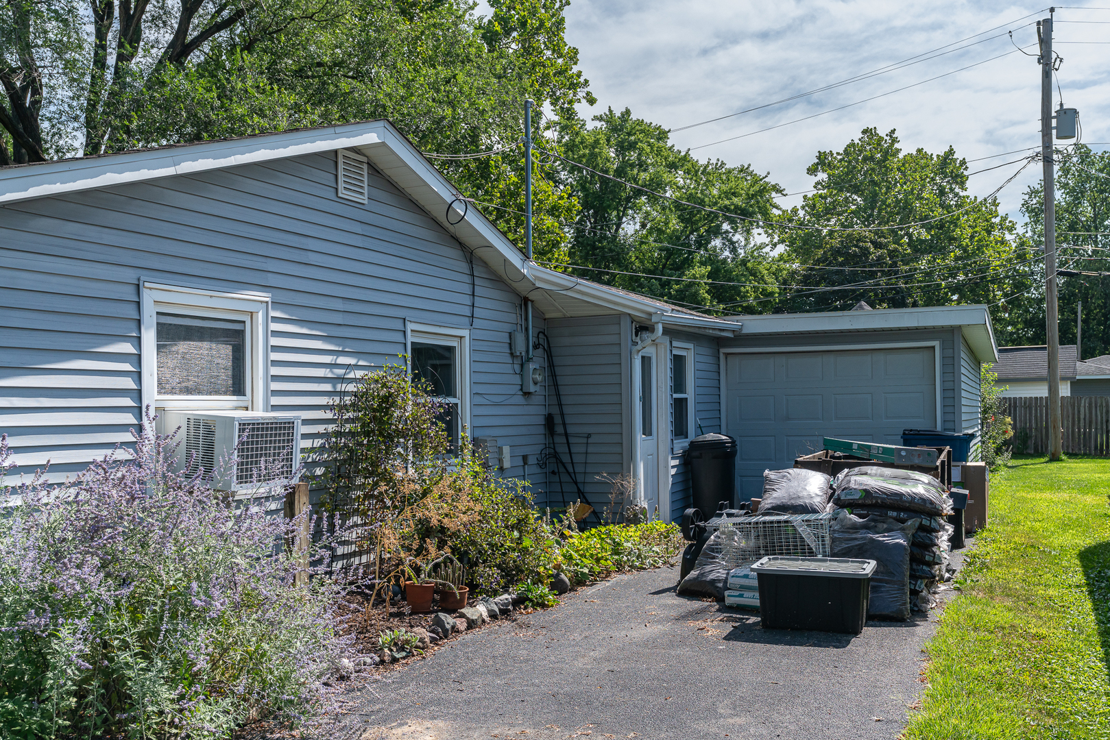 2317 9th Street Silvis, IL 61282 - Photo 2 of 15 Gallery Image 2