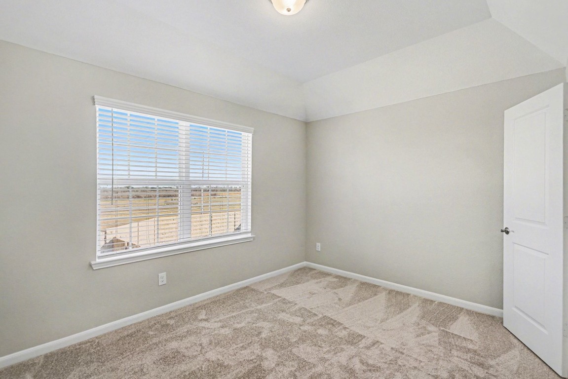 19602 Pradera Meadows Loop Rosharon, TX 77583 - Photo 14 of 47 an empty room with a window