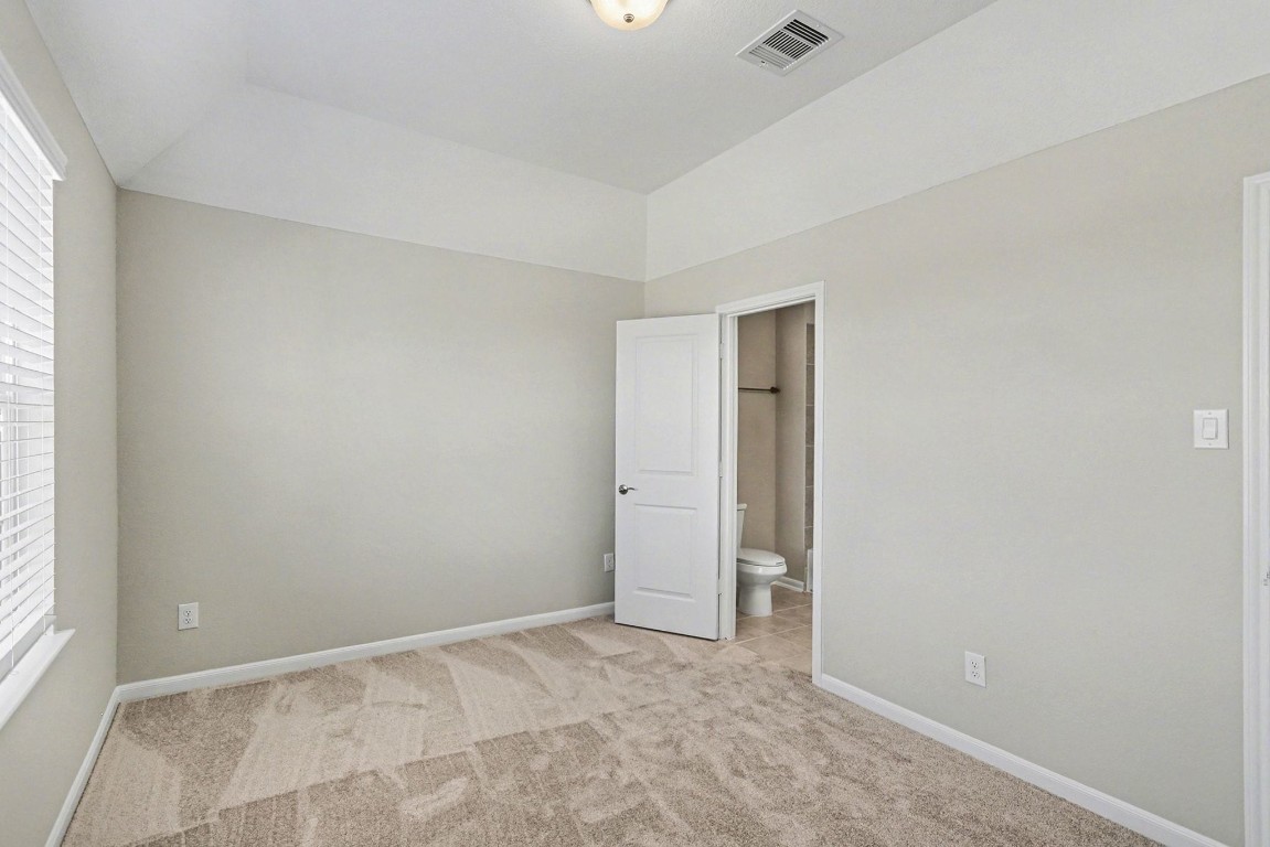 19602 Pradera Meadows Loop Rosharon, TX 77583 - Photo 15 of 47 a view of an empty room and window
