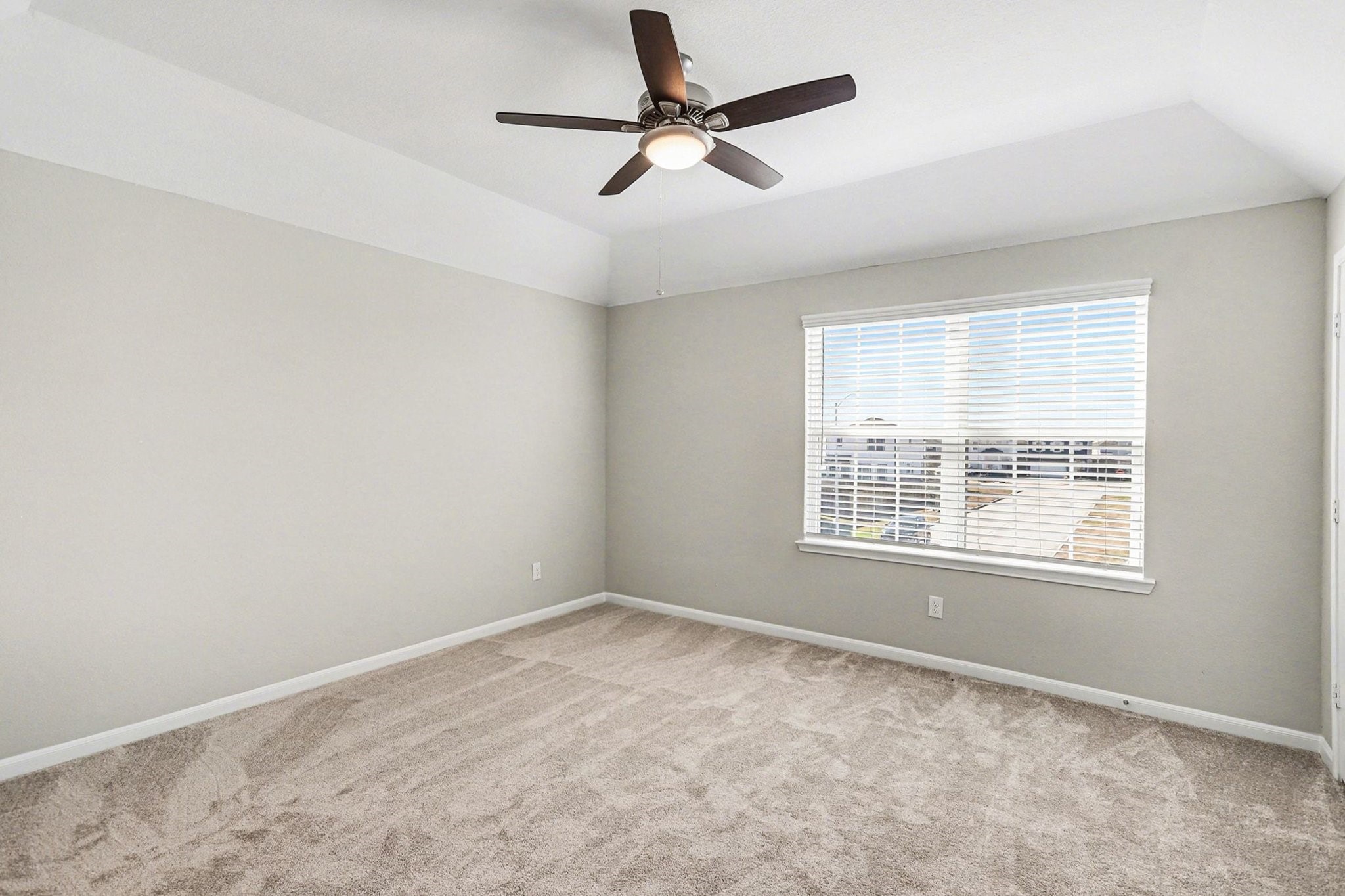19602 Pradera Meadows Loop Rosharon, TX 77583 - Photo 19 of 47 a view of an empty room with a window