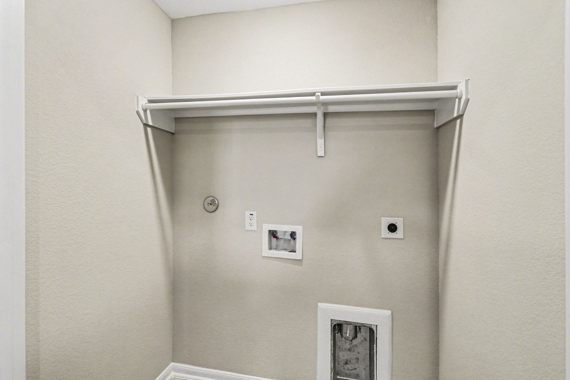 19602 Pradera Meadows Loop Rosharon, TX 77583 - Photo 28 of 47 a close view of door