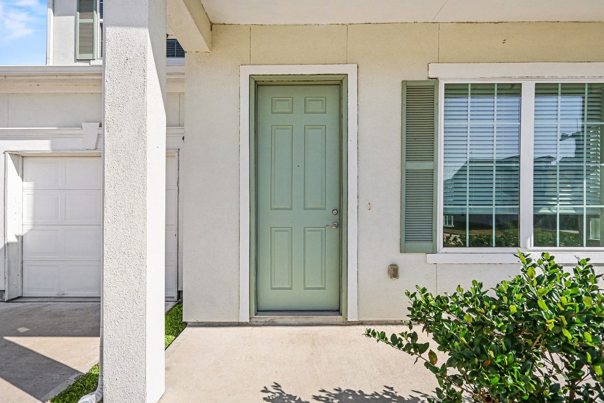 19602 Pradera Meadows Loop Rosharon, TX 77583 - Photo 3 of 47 a view of front door of a house