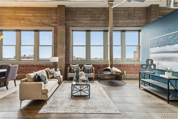 $279,900 | 1627 Locust Street, Unit 902, St. Louis, MO 63103