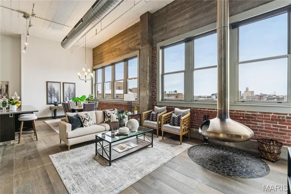 $279,900 | 1627 Locust Street, Unit 902, St. Louis, MO 63103