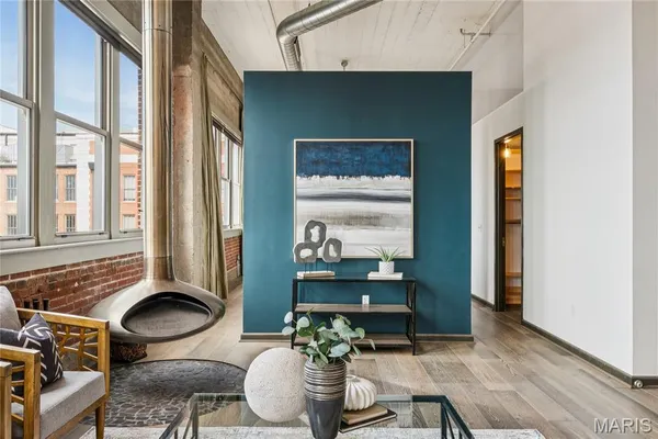 $279,900 | 1627 Locust Street, Unit 902, St. Louis, MO 63103