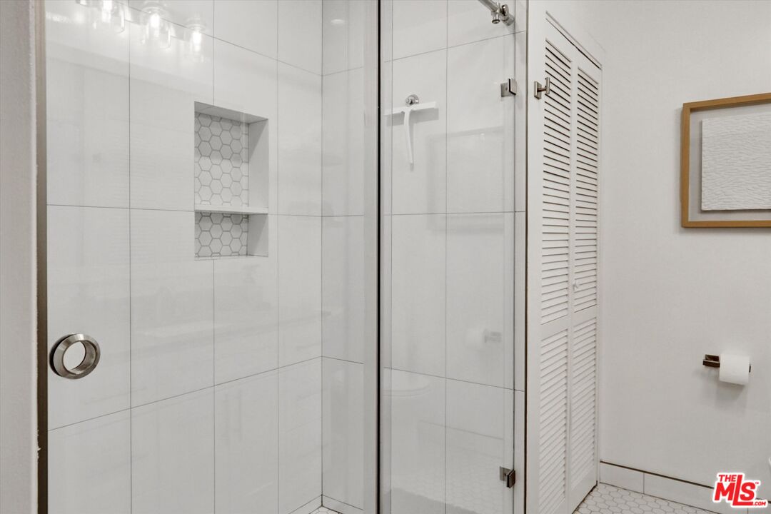 7300 Franklin Avenue, Unit 346 Los Angeles, CA 90046 - Photo 19 of 22 a bathroom with a shower