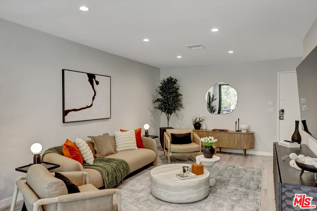 7300 Franklin Avenue, Unit 346 Los Angeles, CA 90046 - Photo 4 of 22 a living room with furniture and a mirror