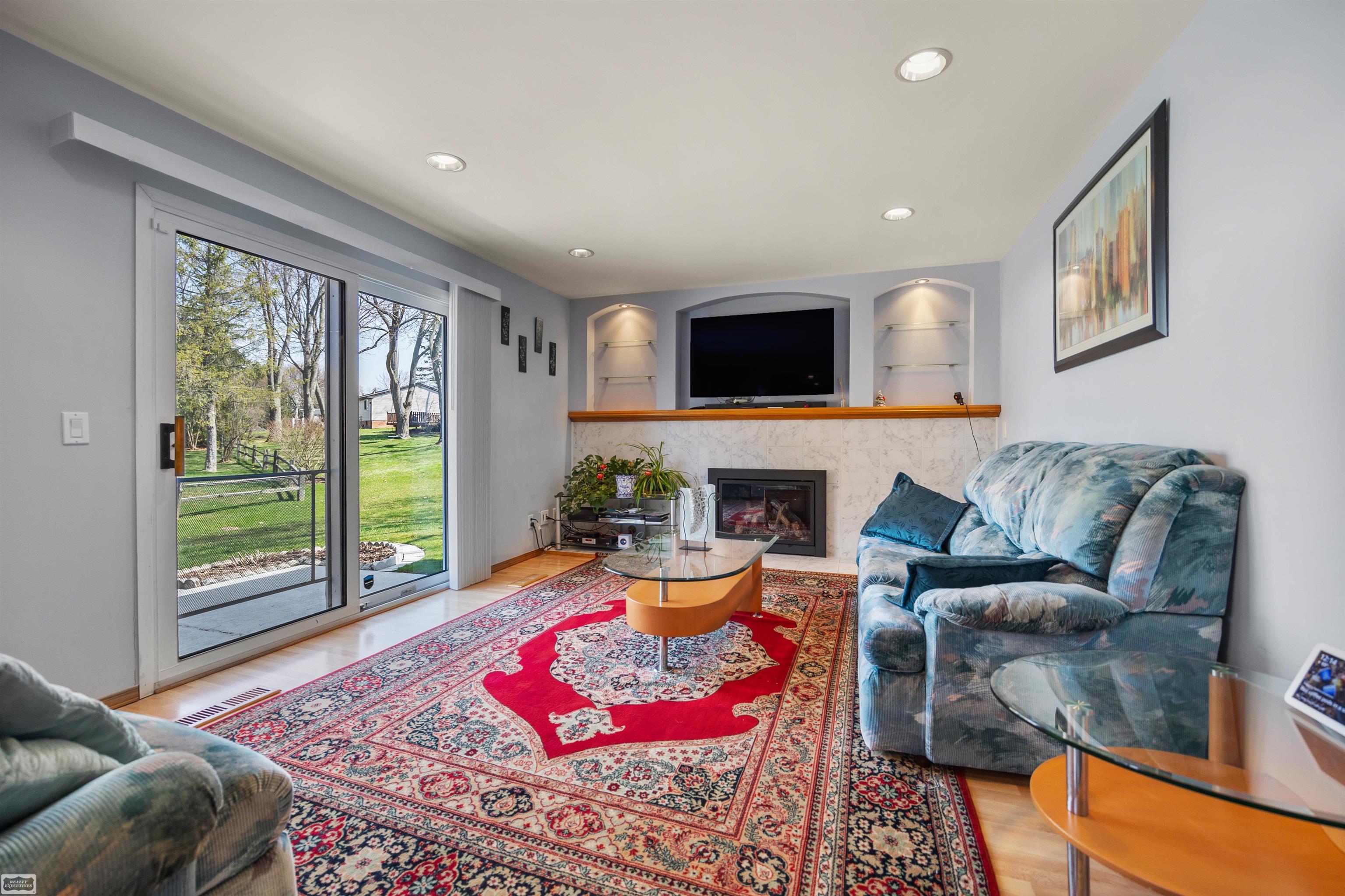 1693 Dennett Lane Rochester, MI 48307 - Photo 18 of 53 50109504-17.JPG