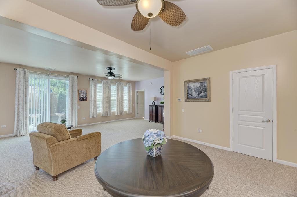 2886 Edgewater Drive Elgin, IL 60124 - Photo 13 of 31