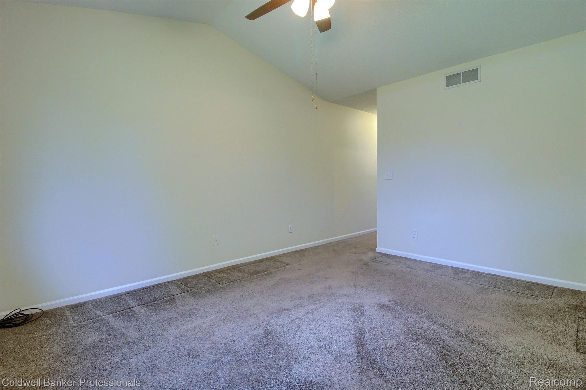 46144 Reedgrass Lane Belleville, MI 48111 - Photo 17 of 29 Gallery Image 17