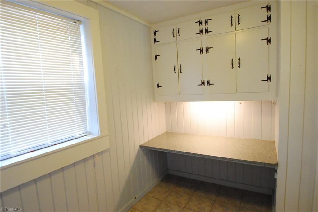 5714 Reynolda Road Winston-Salem, NC 27106 - Photo 16 of 17 Inlaw Suite Kitchen