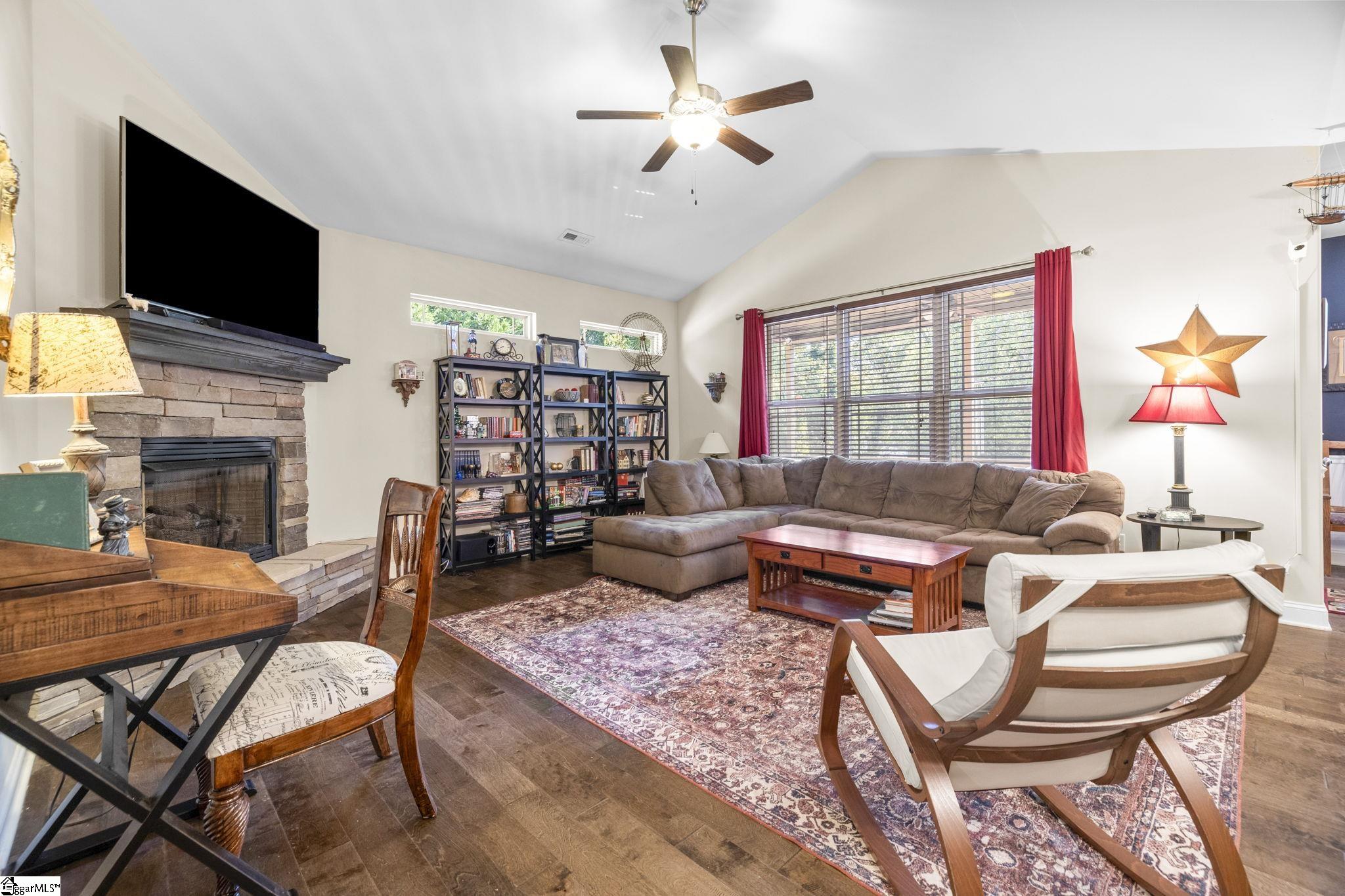 711 Hammett Road Greer, SC 29650 - Photo 13 of 36