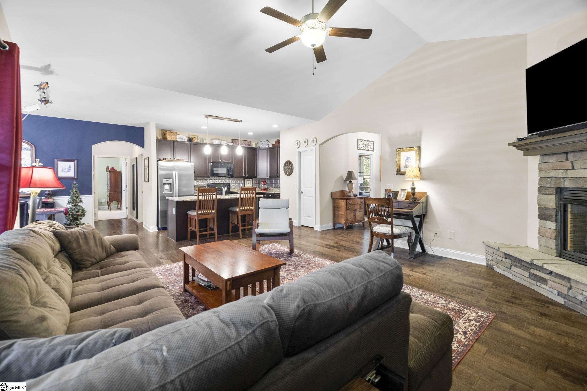 711 Hammett Road Greer, SC 29650 - Photo 15 of 36