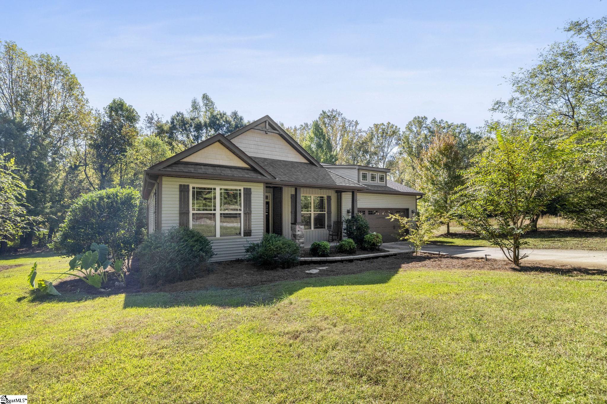 711 Hammett Road Greer, SC 29650 - Photo 2 of 36