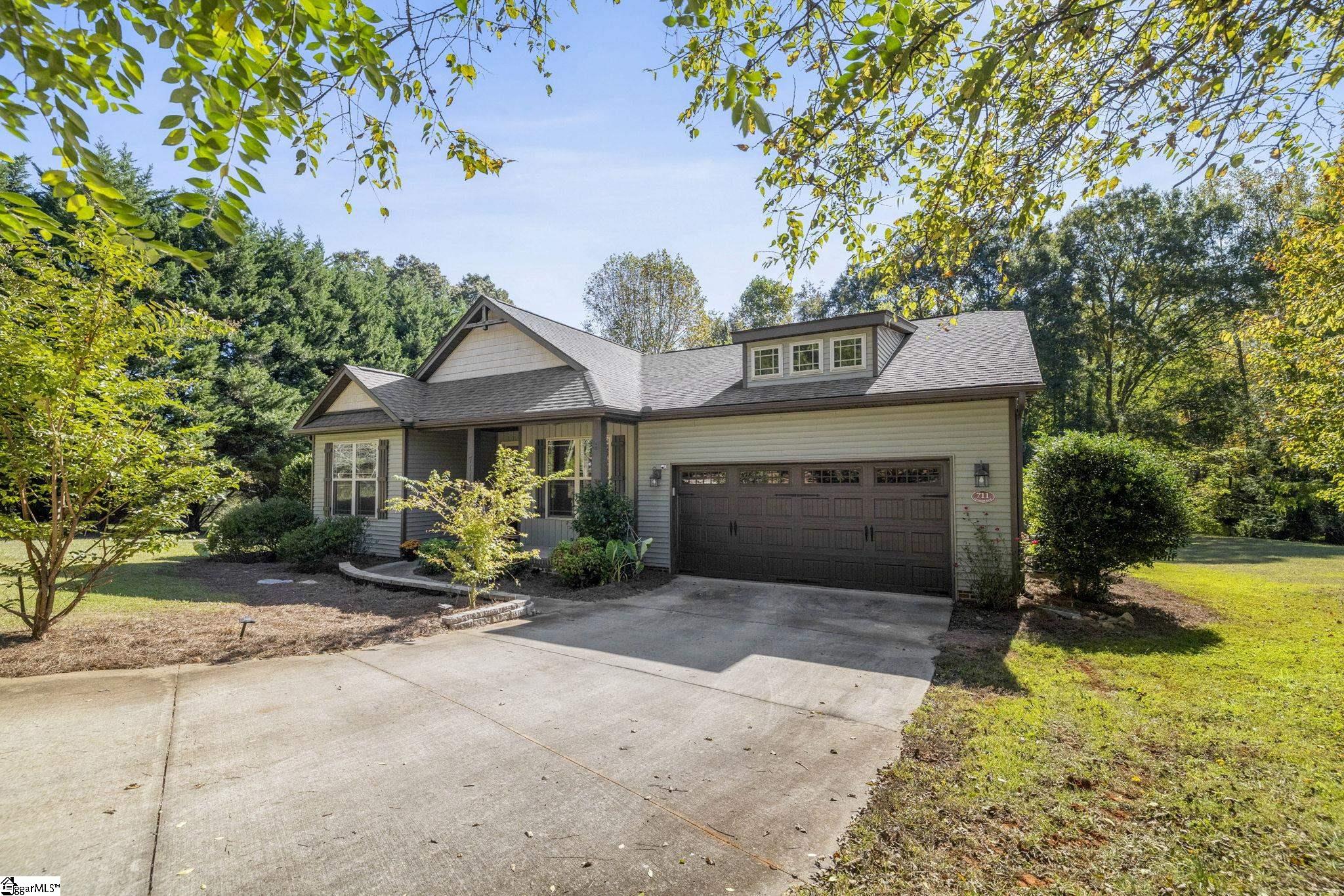 711 Hammett Road Greer, SC 29650 - Photo 3 of 36