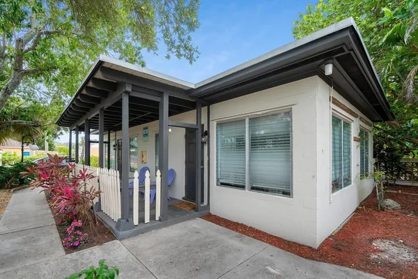 $1,900 | 131 South Federal Highway, Unit 4, Lake Worth Beach, FL 33460