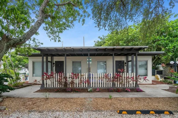 $1,900 | 131 South Federal Highway, Unit 4, Lake Worth Beach, FL 33460