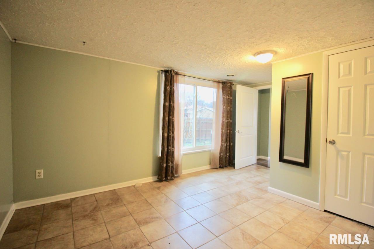 2844 Forest Road Davenport, IA 52803 - Photo 15 of 23 Gallery Image 15