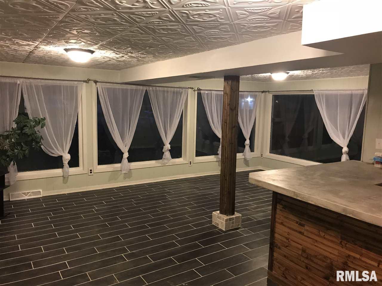 2844 Forest Road Davenport, IA 52803 - Photo 17 of 23 Gallery Image 17