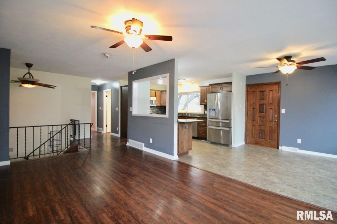 2844 Forest Road Davenport, IA 52803 - Photo 3 of 23 Gallery Image 3