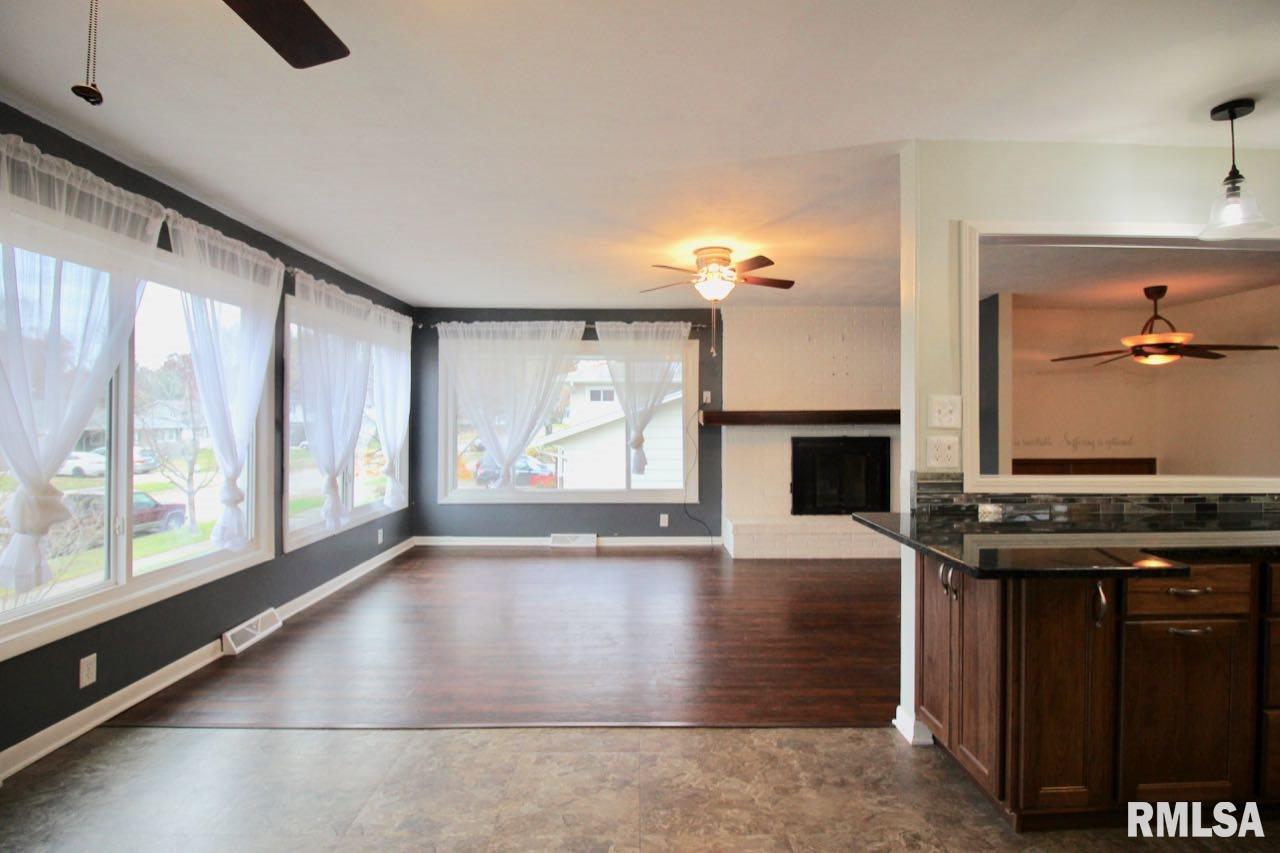 2844 Forest Road Davenport, IA 52803 - Photo 4 of 23 Gallery Image 4