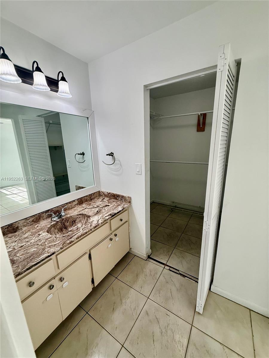 11041 Southwest 140th Avenue Miami, FL 33186 - Photo 12 of 19