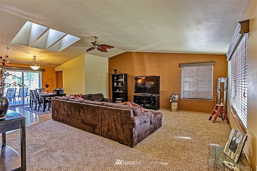 291 East Rasor Road Belfair, WA 98528 - Photo 5 of 24 Gallery Image 5