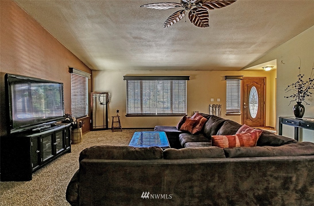 291 East Rasor Road Belfair, WA 98528 - Photo 6 of 24 Gallery Image 6
