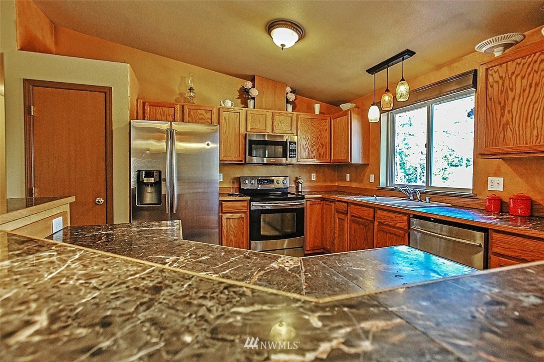 291 East Rasor Road Belfair, WA 98528 - Photo 9 of 24 Gallery Image 9