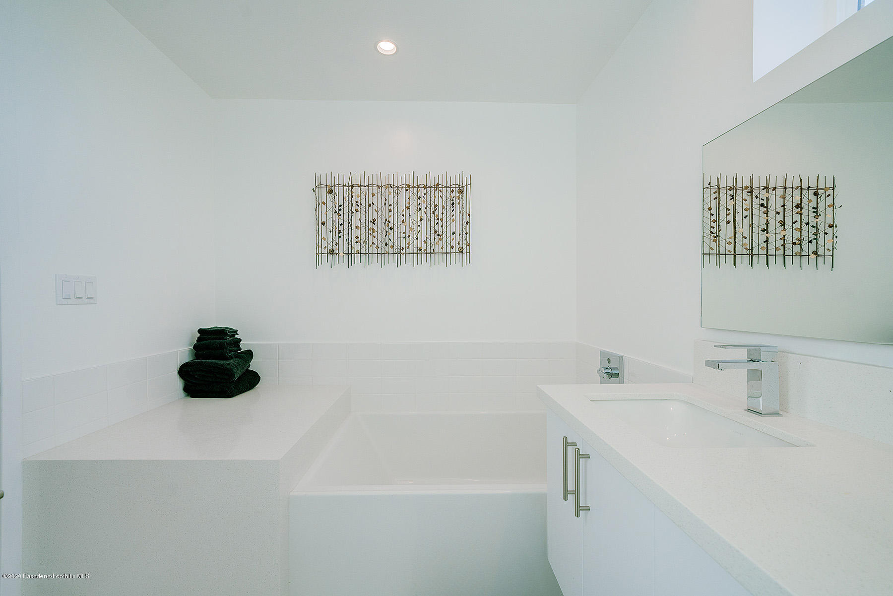 855 Hyperion Avenue Los Angeles, CA 90029 - Photo 16 of 35 a bathroom with a bathtub
