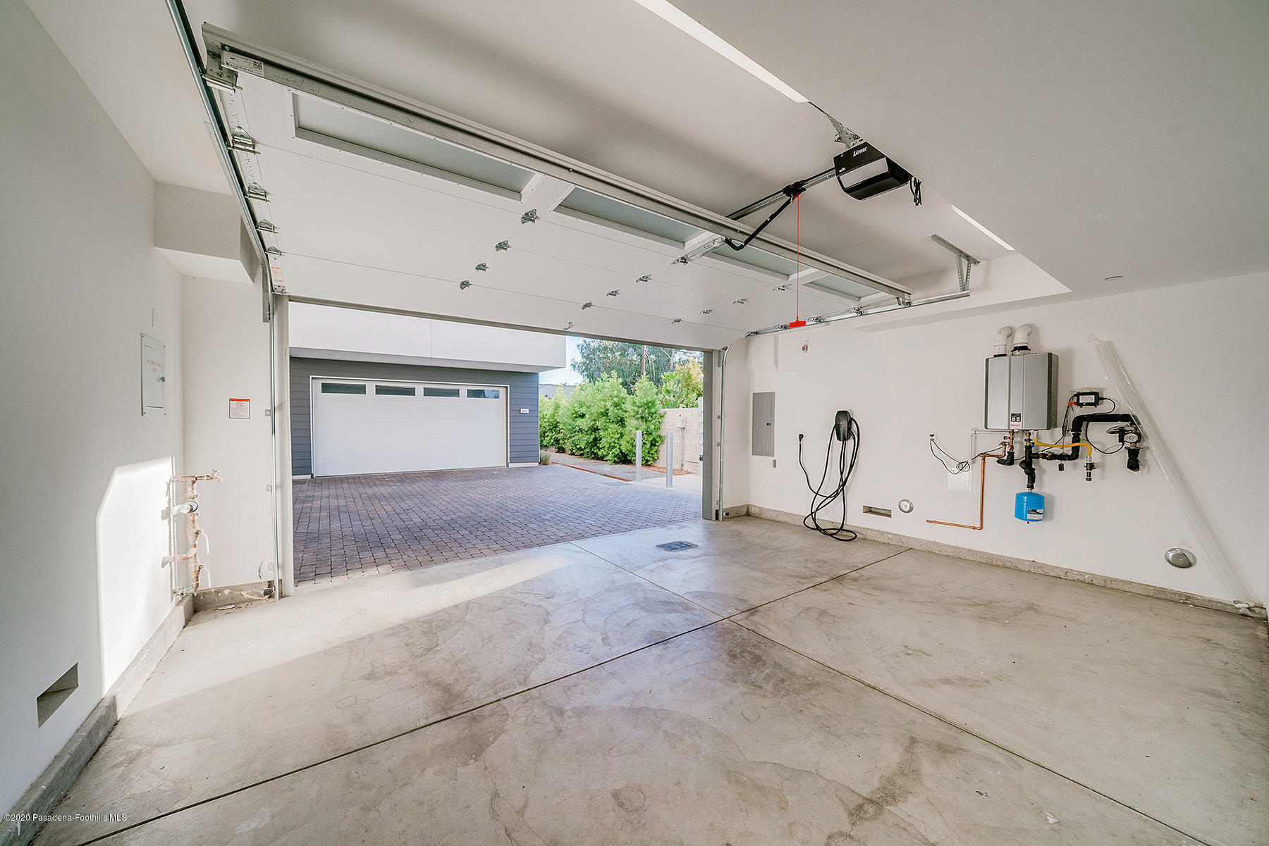 855 Hyperion Avenue Los Angeles, CA 90029 - Photo 30 of 35 a view of a garage