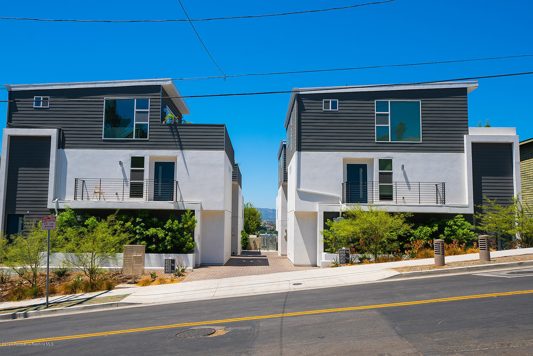 855 Hyperion Avenue Los Angeles, CA 90029 - Photo 33 of 35 front view of a house